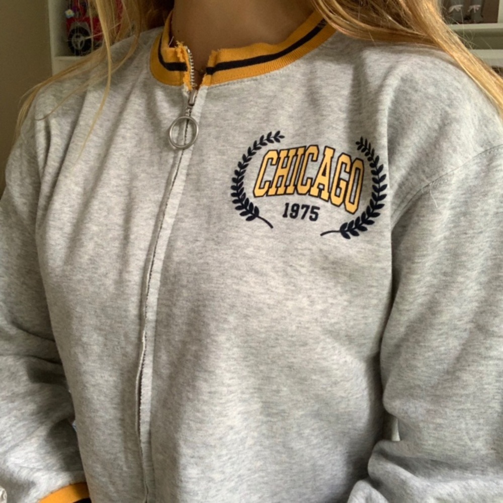 Chicago cropped zip up